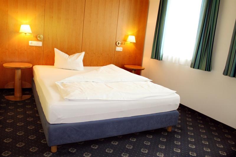 Hotel Servus Europa Suben Buitenkant foto